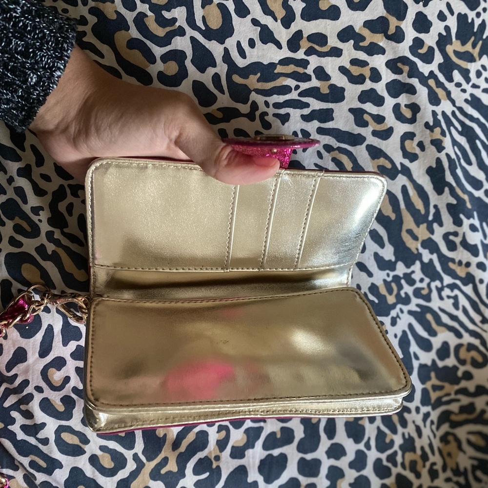 BETSEY JOHNSON BRAND NEW WALLET/CLUTCH.             Never used✨💝👛 - Picture 4 of 4
